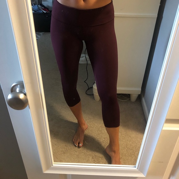 lululemon athletica Pants - Lululemon Wunder Under Crop Leggings